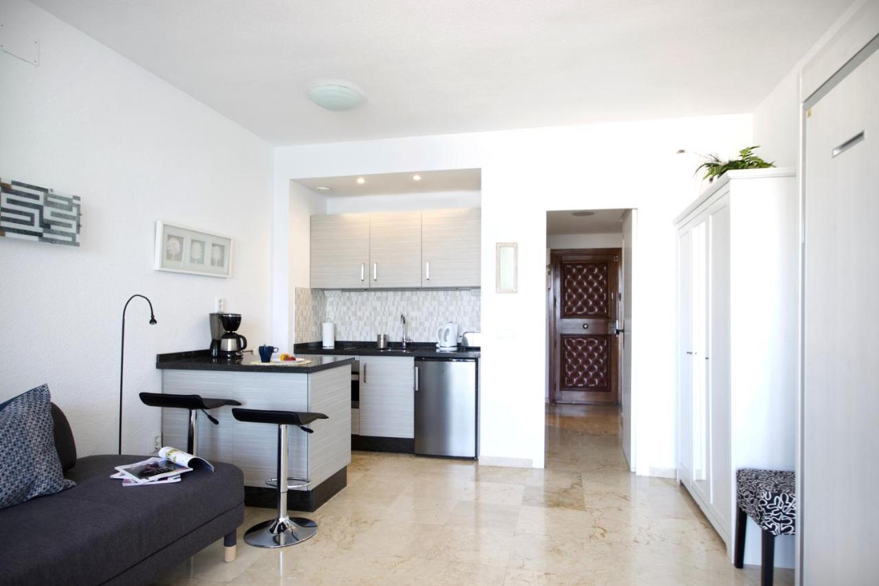 Sea Front Studio With Spacious Balcony Santa Clara Torremolinos Exterior photo